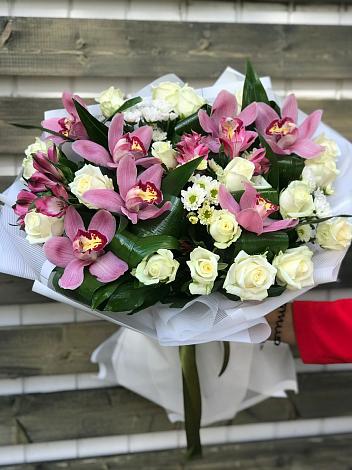 Букет цветов из: Розы и Хризантемы в Курьи