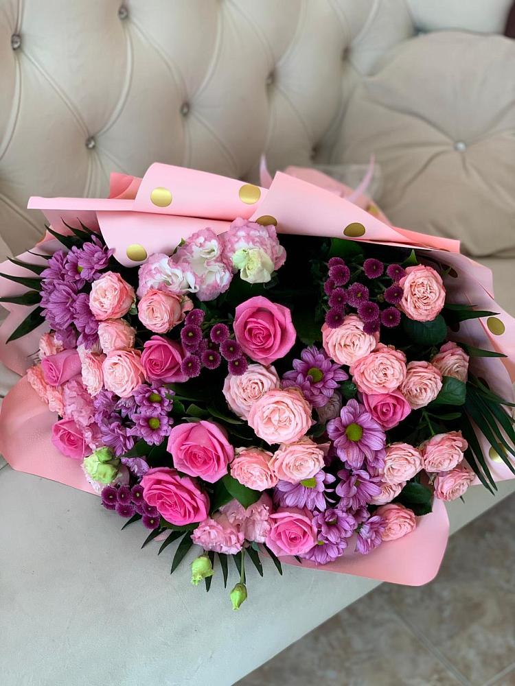 Букет цветов из: Хризантемы, Розы и Лизиантусы в Курьи