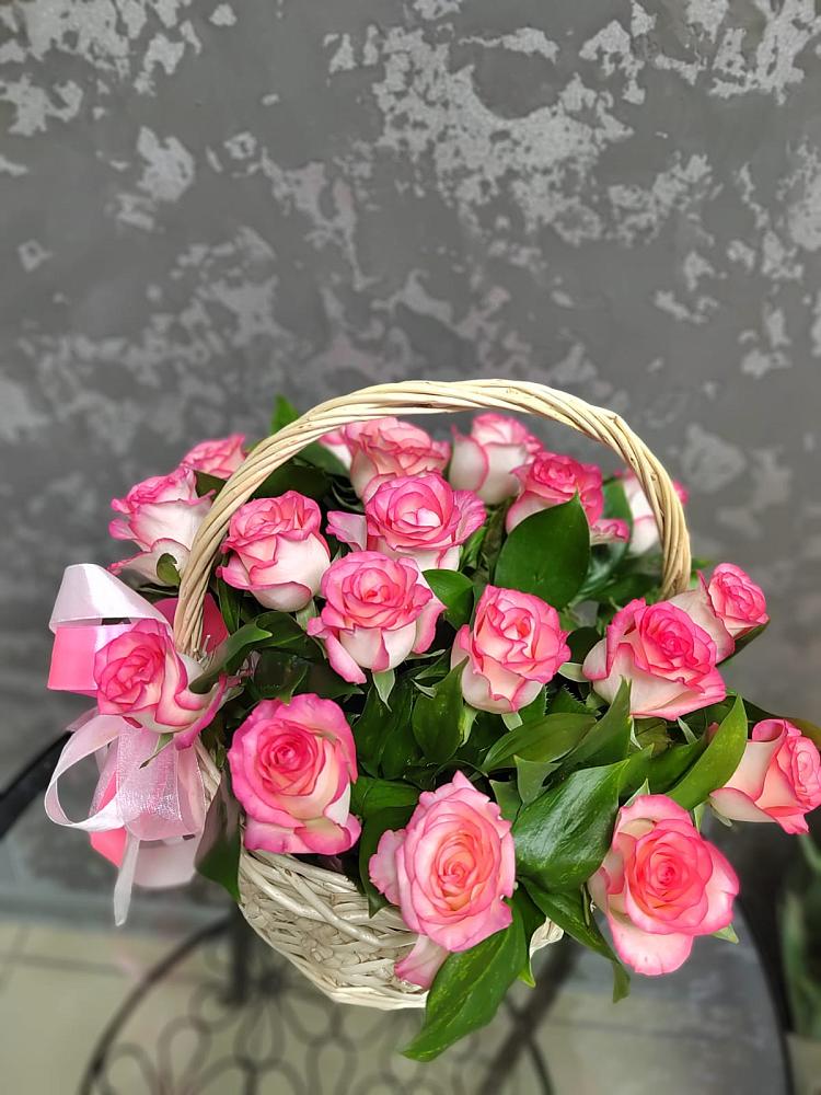Цветочная композиция из Розы в корзине в Курьи