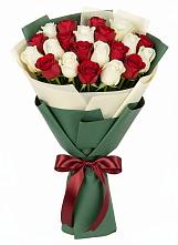 Букет Микс из красных и белых роз в Курьи