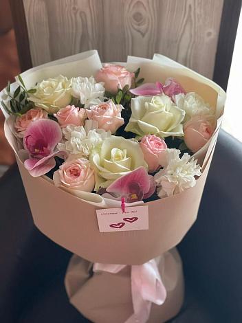 Букет цветов из: Орхидеи, Розы и Гвоздики в Курьи