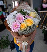 Букет цветов из:  Герберы, Розы и Хризантемы в Курьи