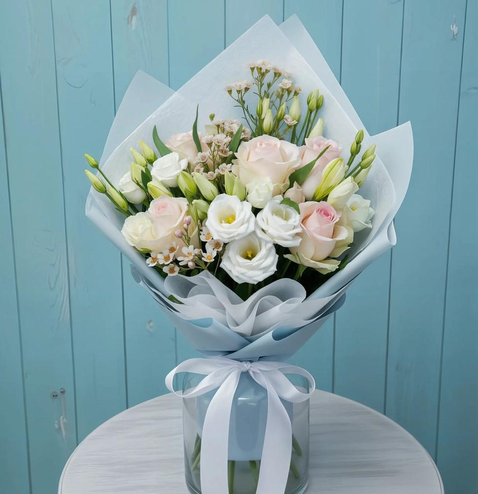 Букет цветов из: Розы и Лизиантусы в Курьи