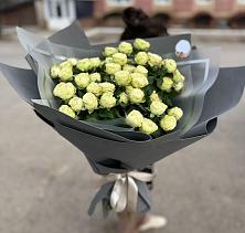 Букет Белые кустовые розы Солинеро в Курьи