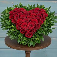 Цветочная композиция из Розы в виде сердца в Курьи