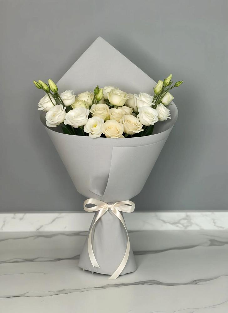 Букет цветов из: Розы и Лизиантусы в Курьи