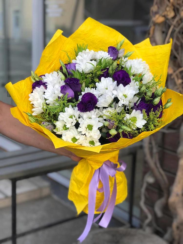 Букет цветов из: Ирисы, Хризантемы и Ромашки в Курьи