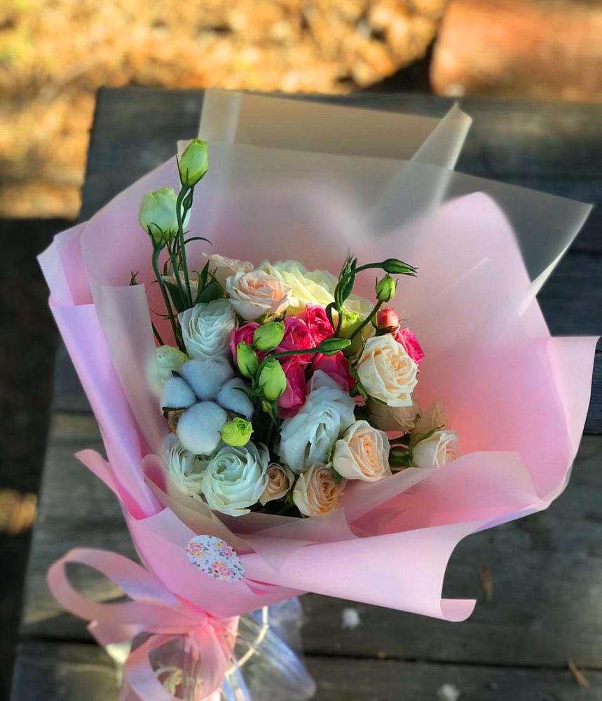 Букет цветов из: Розы и Лизиантусы в Курьи