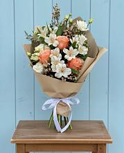 Букет цветов из:  Альстромерии, Лизиантусы, Розы и Хризантемы #REPLACE_PRED# Курьи