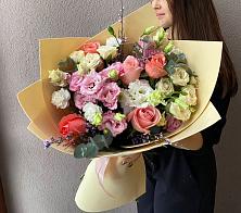 Букет цветов из:  Розы, Лизиантусы и Гвоздики в Курьи
