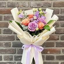 Букет цветов из:  Лизиантусы и Розы в Курьи