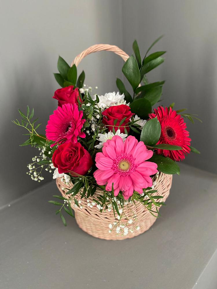 Цветочная композиция из Розы, Хризантемы и Герберы в корзине в Курьи