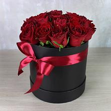 Цветочная композиция из Розы в шляпной коробке в Курьи