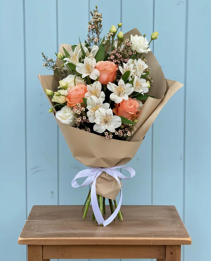 Букет цветов из: Альстромерии, Лизиантусы, Розы и Хризантемы в Курьи