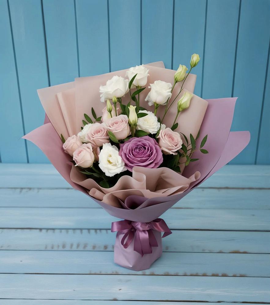 Букет цветов из: Розы и Лизиантусы в Курьи